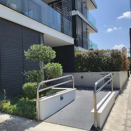 Protea With Private Terrace ניקוסיה